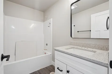 130 Moonlight Drive Waterloo IA 50701