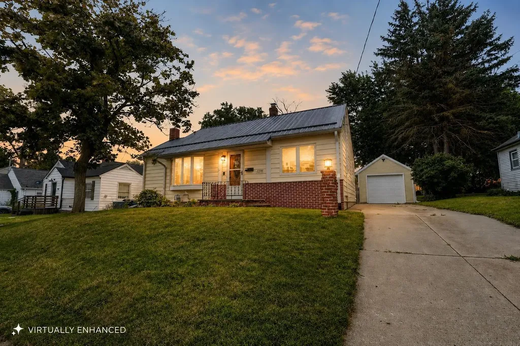 1219 Hammond Avenue Waterloo IA 50702