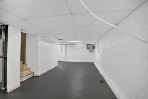 1219 Hammond Avenue Waterloo IA 50702