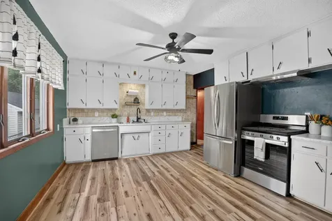 1219 Hammond Avenue Waterloo IA 50702