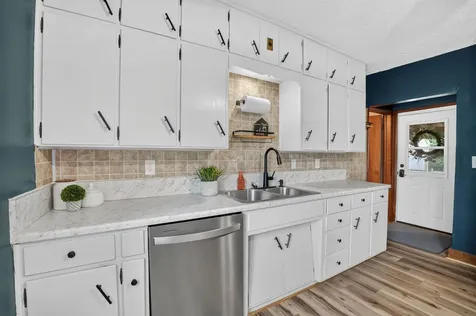 1219 Hammond Avenue Waterloo IA 50702