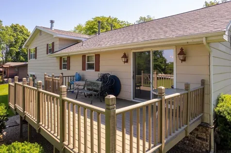 1202 Ellis Drive Charles City IA 50616