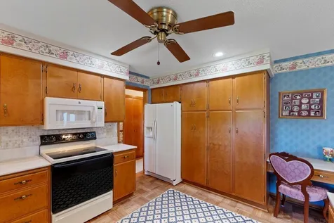 1202 Ellis Drive Charles City IA 50616