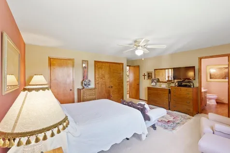 1202 Ellis Drive Charles City IA 50616
