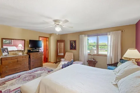 1202 Ellis Drive Charles City IA 50616