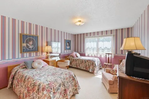 1202 Ellis Drive Charles City IA 50616