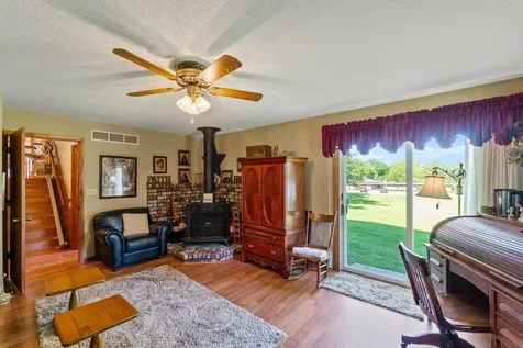 1202 Ellis Drive Charles City IA 50616