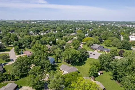 1202 Ellis Drive Charles City IA 50616