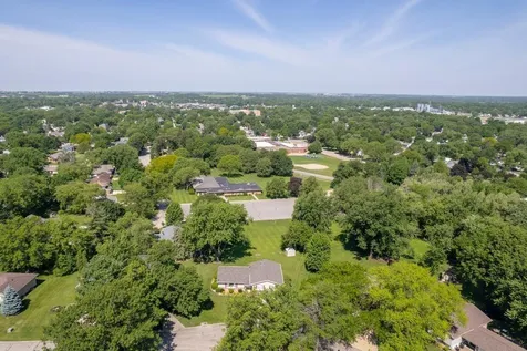 1202 Ellis Drive Charles City IA 50616