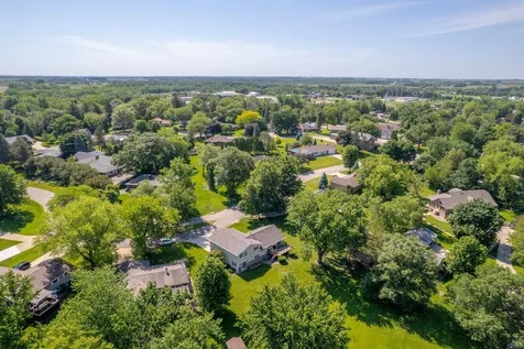1202 Ellis Drive Charles City IA 50616