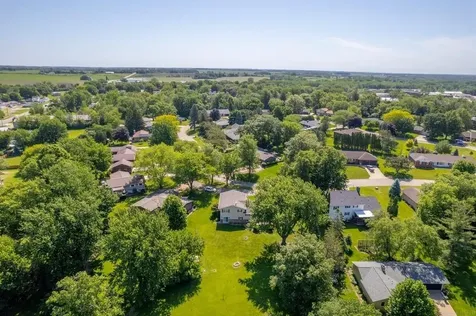 1202 Ellis Drive Charles City IA 50616