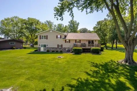 1202 Ellis Drive Charles City IA 50616