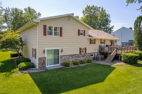 1202 Ellis Drive Charles City IA 50616