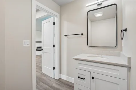 5744 Wall Street Waterloo IA 50701