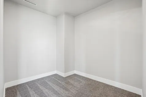 5744 Wall Street Waterloo IA 50701
