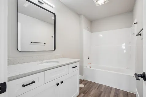 5744 Wall Street Waterloo IA 50701