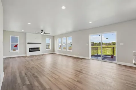 5744 Wall Street Waterloo IA 50701