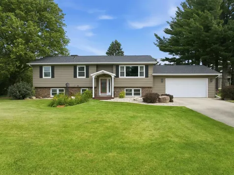 202 Summit Drive Waverly IA 50677