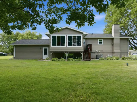 202 Summit Drive Waverly IA 50677
