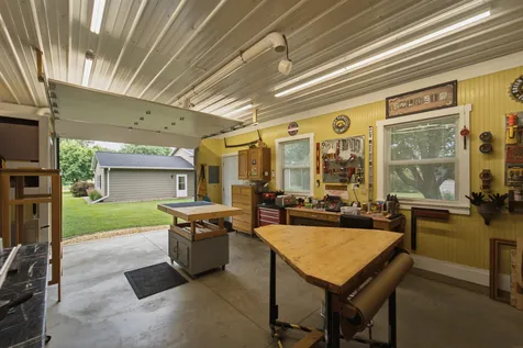 202 Summit Drive Waverly IA 50677