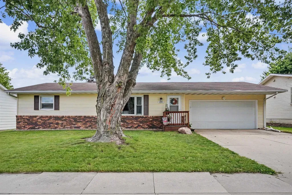 5845 Applewood Drive Waterloo IA 50701