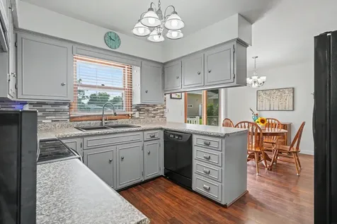 5845 Applewood Drive Waterloo IA 50701