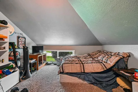 2797 Paris Road Central City IA 52214