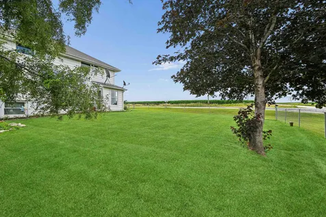 2797 Paris Road Central City IA 52214