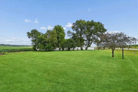 2797 Paris Road Central City IA 52214