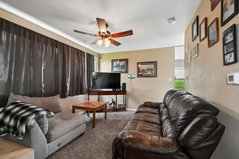 2797 Paris Road Central City IA 52214