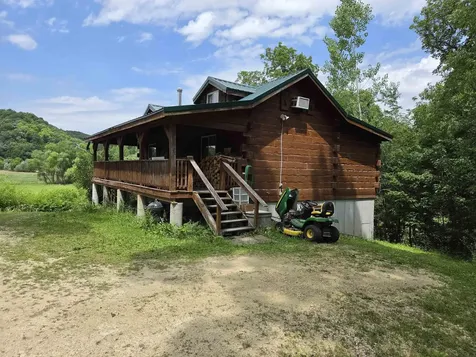 33932 Buck Creek Road Guttenberg IA 52052