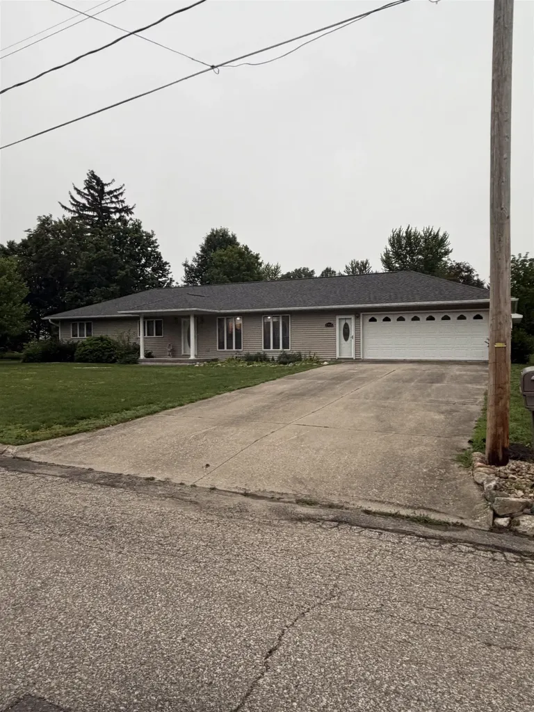 906 Iowa Street Dysart IA 52224
