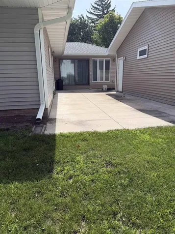 906 Iowa Street Dysart IA 52224