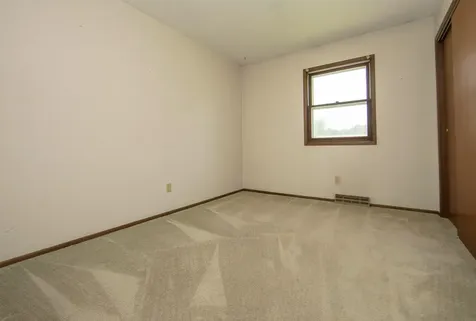 805 9th Avenue NW Waverly IA 50677