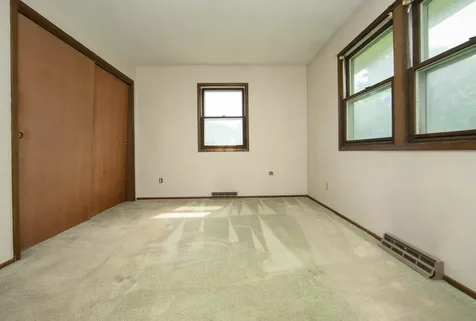 805 9th Avenue NW Waverly IA 50677