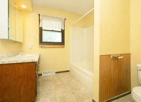 805 9th Avenue NW Waverly IA 50677