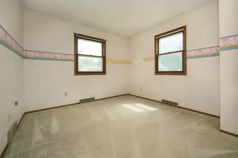 805 9th Avenue NW Waverly IA 50677