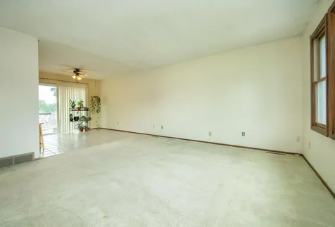 805 9th Avenue NW Waverly IA 50677