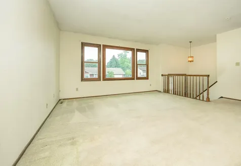 805 9th Avenue NW Waverly IA 50677