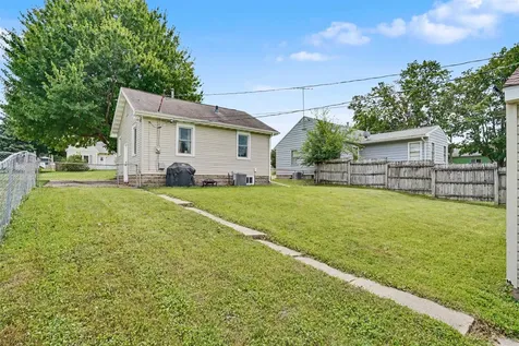 1607 Hawthorne Avenue Waterloo IA 50702