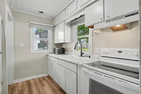 1607 Hawthorne Avenue Waterloo IA 50702