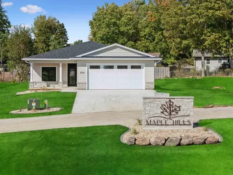 1019 NE 2nd Avenue Waverly IA 50677