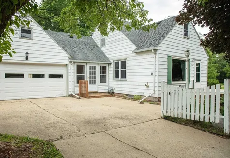 916 Harlington Place Waverly IA 50677