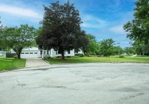 916 Harlington Place Waverly IA 50677