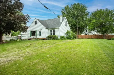 916 Harlington Place Waverly IA 50677