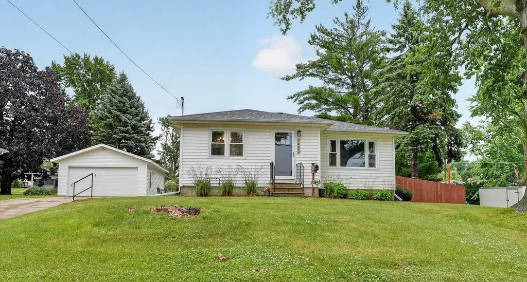 1453 Hammond Avenue Waterloo IA 50702