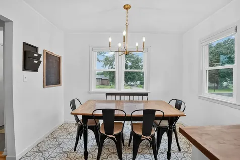 1453 Hammond Avenue Waterloo IA 50702