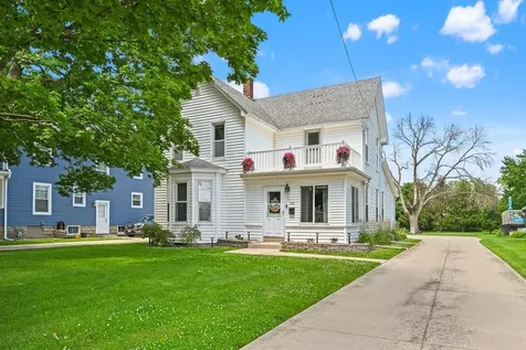 628 1st Avenue W. Dyersville IA 52040