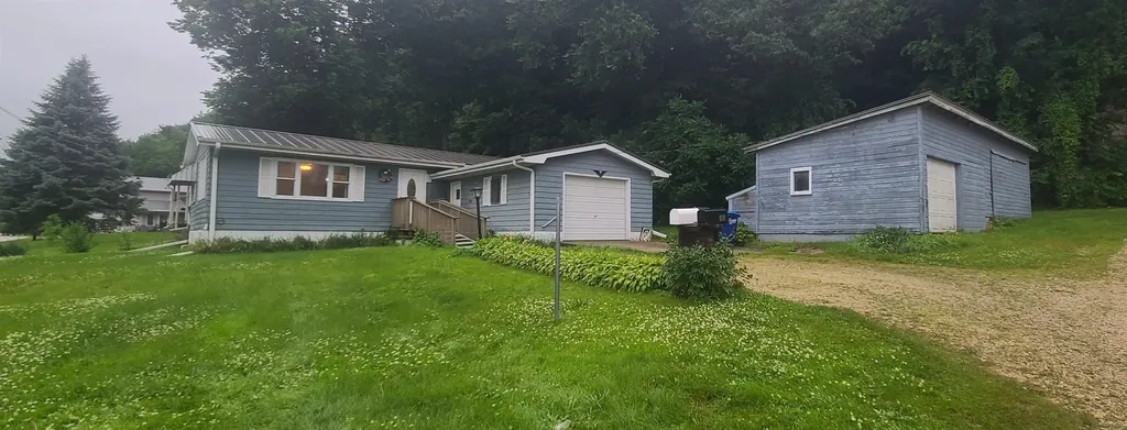 1206 S 52 Highway Guttenberg IA 52052