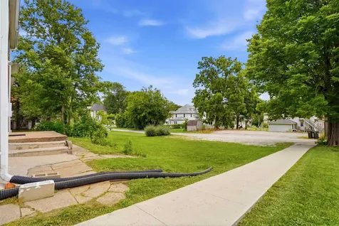 2504 Olive Street Cedar Falls IA 50613